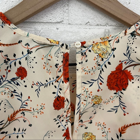 DALIA Cream Flowered Sleeveless Top - Picture 8 of 11